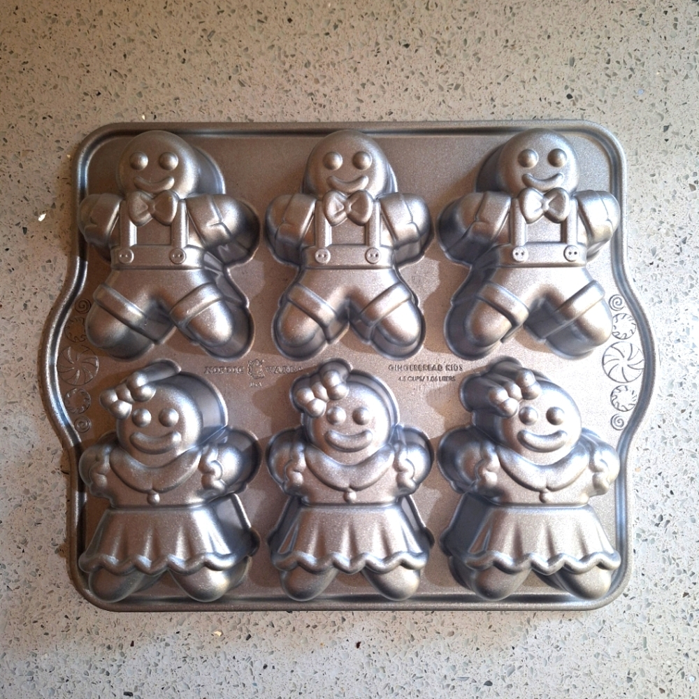 Nordicware Gingerbread Kids Cakelet Pan NWOB